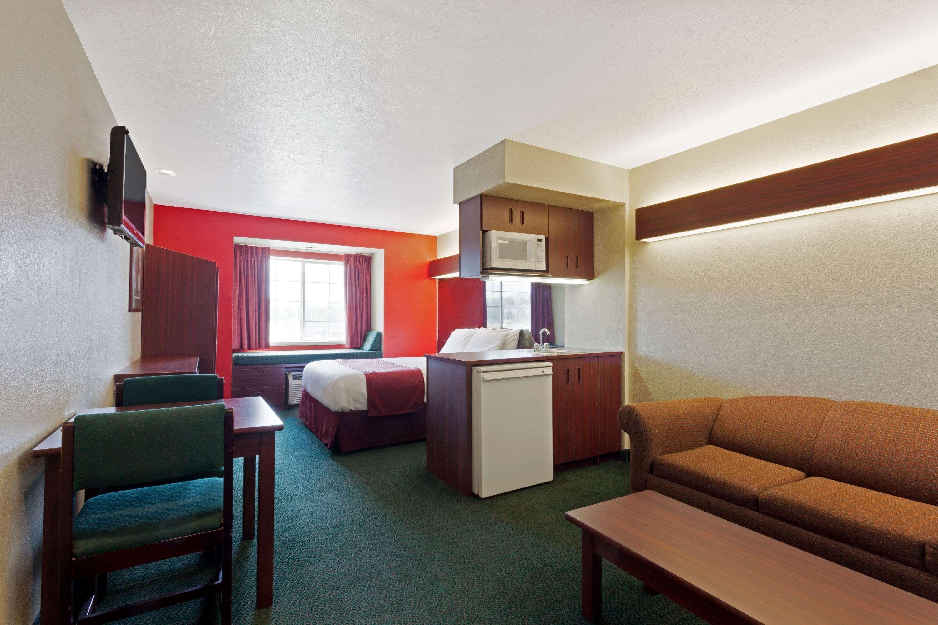 Microtel Inn & Suites By Wyndham Brandon Exterior foto